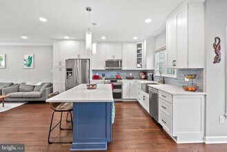 5944 Wescott Hills Way in Alexandria, VA - Building Photo - Building Photo