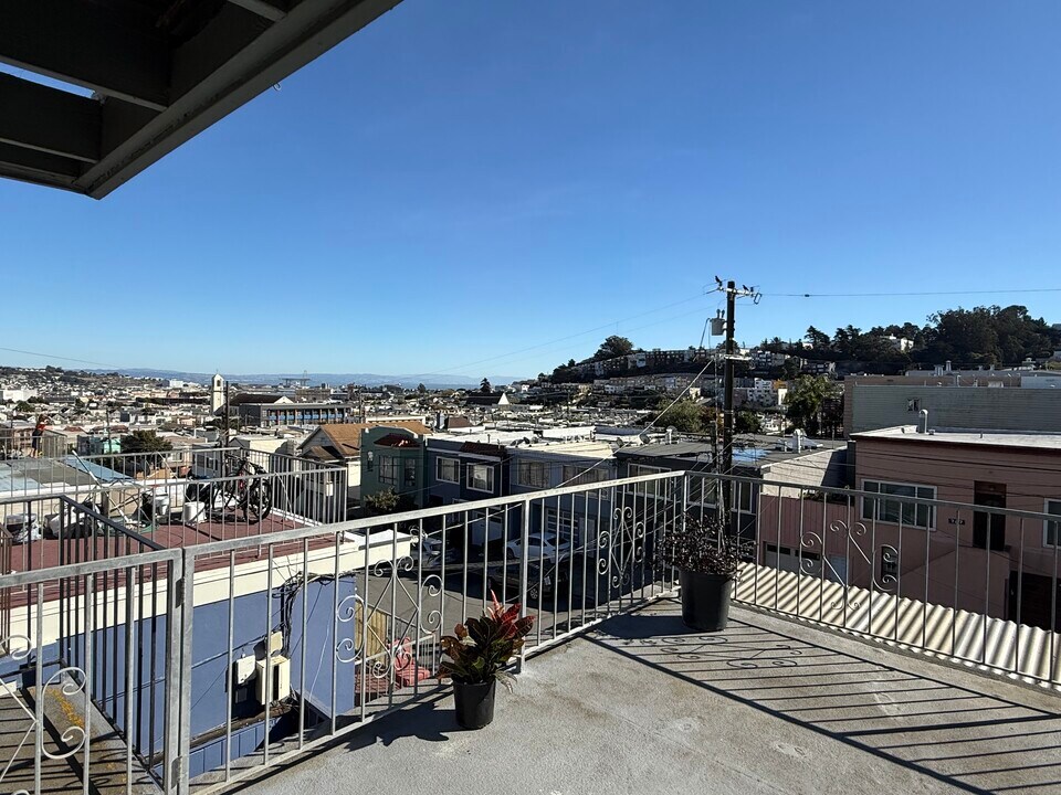 750 Bacon St, Unit 2 in San Francisco, CA - Building Photo