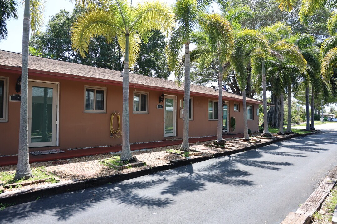 Santa Cruz Apartments in Fort Lauderdale, FL - Building Photo