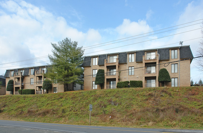 Cedar Ridge Apartments in Roanoke, VA - Building Photo - Building Photo