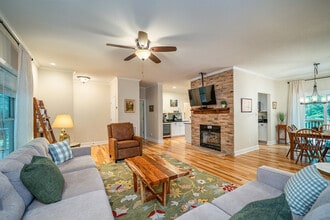 281 Raven Blvd in Lake Lure, NC - Building Photo - Building Photo