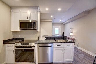 621 Islington St in Portsmouth, NH - Building Photo - Building Photo