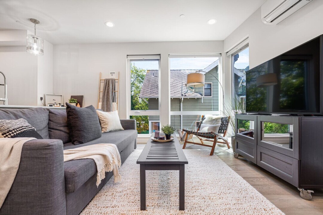 4428 4th Ave NE in Seattle, WA - Building Photo