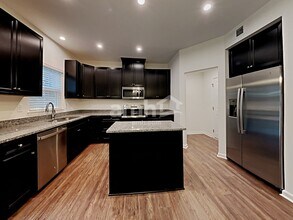 5054 Twin River Dr in Denver, NC - Foto de edificio - Building Photo