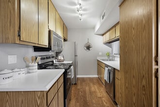 CYPRESS GARDENS APARTMENTS in Modesto, CA - Foto de edificio - Interior Photo