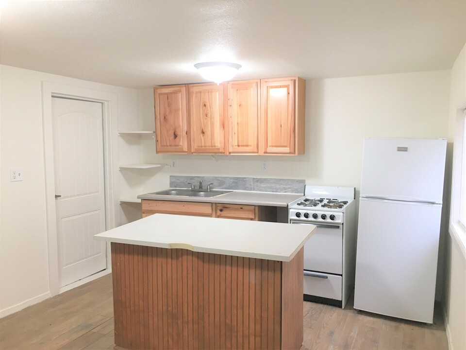 3613 Shasta Dam Blvd-Unit -5 in Shasta Lake, CA - Foto de edificio
