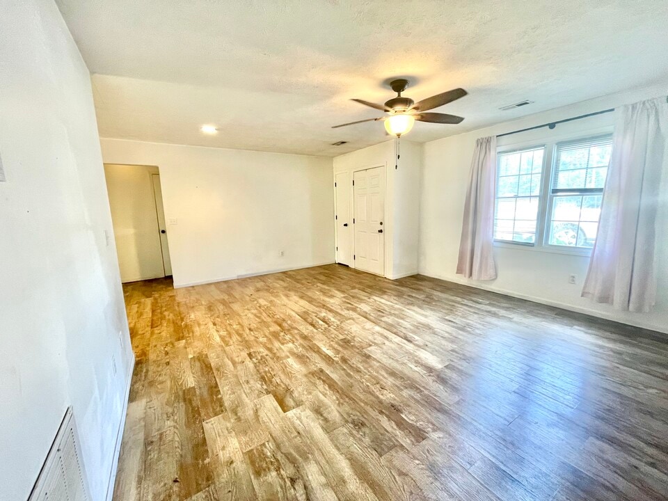 214 Beaver St, Unit B in Carterville, IL - Building Photo