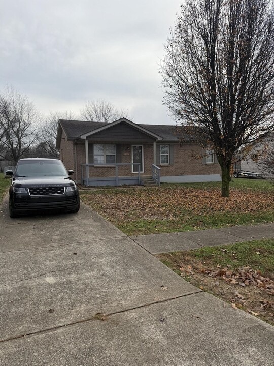 155 Purcell Ave in Bardstown, KY - Building Photo