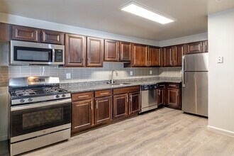 Meridian Terrace in Carteret, NJ - Building Photo - Interior Photo
