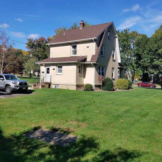 108 Paris Ave, Unit First Floor