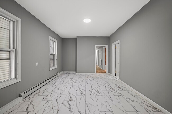 69 Rosa Park Blvd, Unit 2 in Paterson, NJ - Building Photo - Building Photo