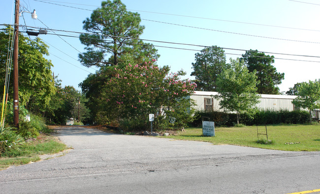 S&S Johnsons Mobile Home Park in Lexington, SC - Foto de edificio - Building Photo