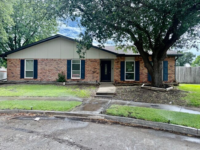 property at 5024 Middleton Cir