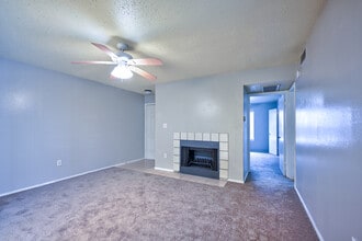 Hunter Park in Fort Worth, TX - Foto de edificio - Building Photo