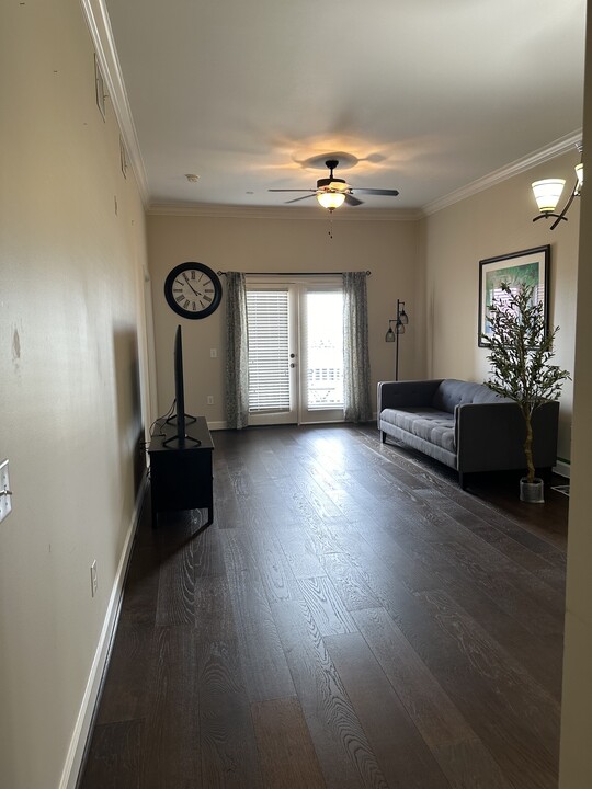2203 Dorrington St, Unit 402 in Houston, TX - Building Photo