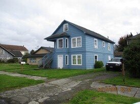 913 W 1st St in Aberdeen, WA - Building Photo