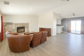 16549 Mossdale Ave in Lake Los Angeles, CA - Building Photo - Building Photo