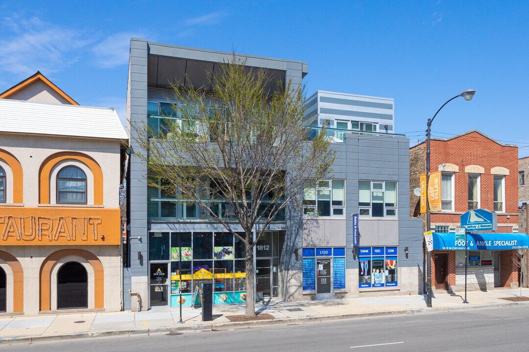 1810-1812 W Chicago Ave in Chicago, IL - Building Photo