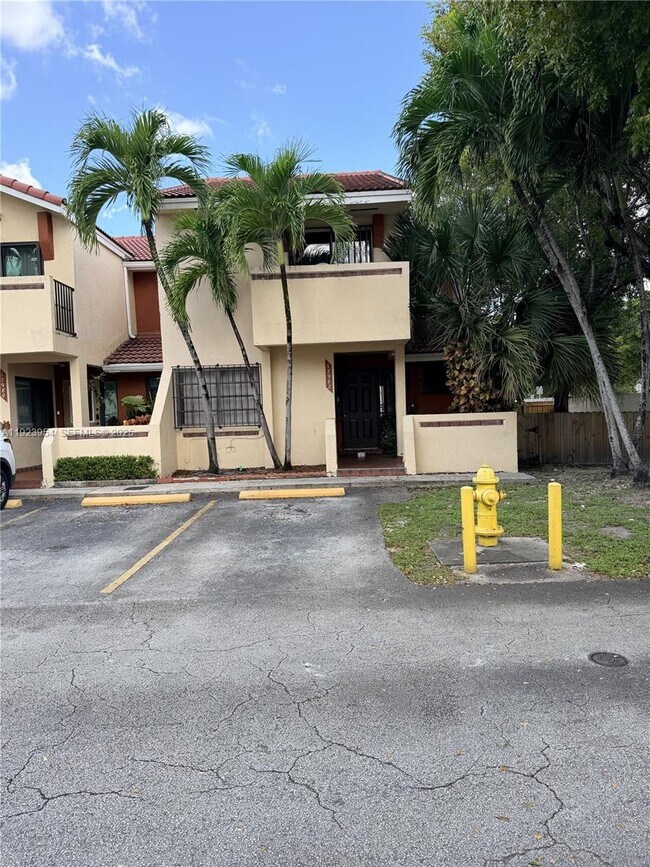 17982 NW 68th Ave in Hialeah, FL - Building Photo - Building Photo
