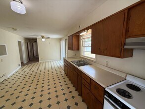 162 Robin Rd in Louisville, KY - Building Photo - Building Photo