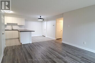 4140-4140 Foxwood Dr in Burlington, ON - Building Photo - Building Photo