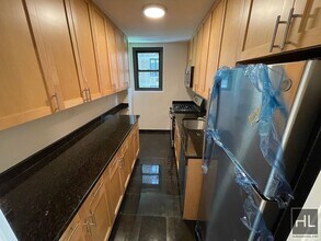 EAST 49 STREET in New York, NY - Building Photo - Building Photo