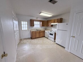 201 Crystal Ln in Sulphur, LA - Building Photo - Building Photo