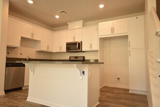 656 Martina St in Camarillo, CA - Building Photo - Building Photo