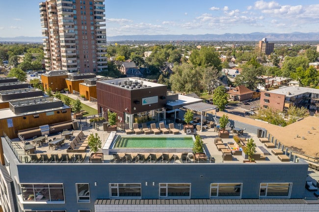 The View at Wash Park in Denver, CO - Foto de edificio - Building Photo