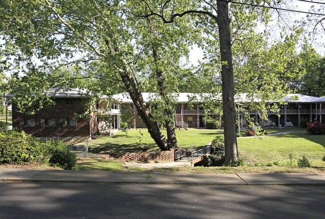 Harvard House Apartments in College Park, GA - Foto de edificio - Building Photo