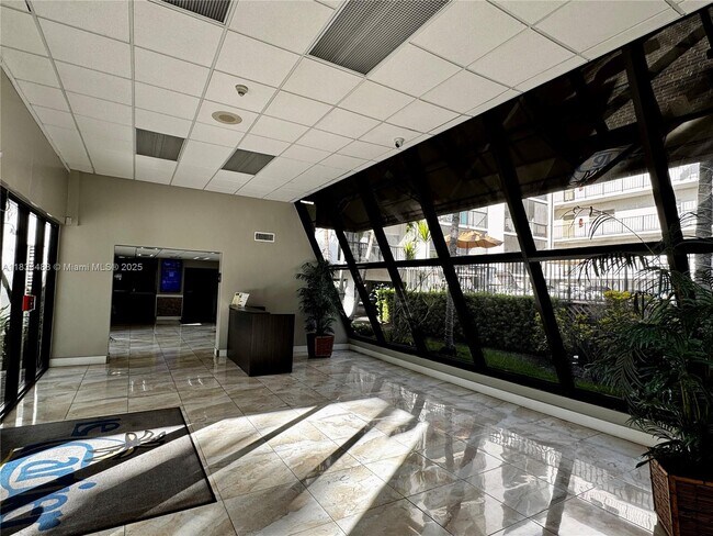 201 178th Dr in Sunny Isles Beach, FL - Building Photo - Building Photo