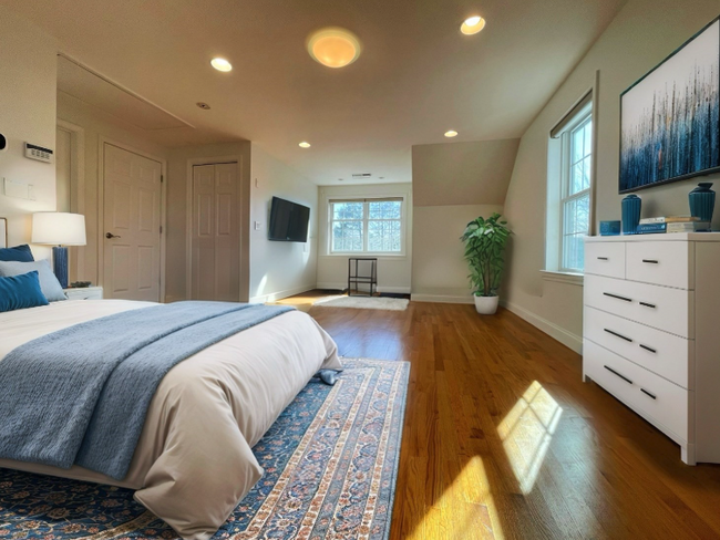 12 Naviens Ln in Waltham, MA - Building Photo - Building Photo