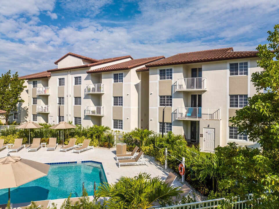 Legacy at Hollywood in Hollywood, FL - Building Photo