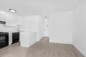 1155 Warburton Ave, Unit 7X in Yonkers, NY - Building Photo - Building Photo