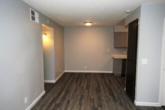 6400 66th Ave in Sacramento, CA - Building Photo - Building Photo