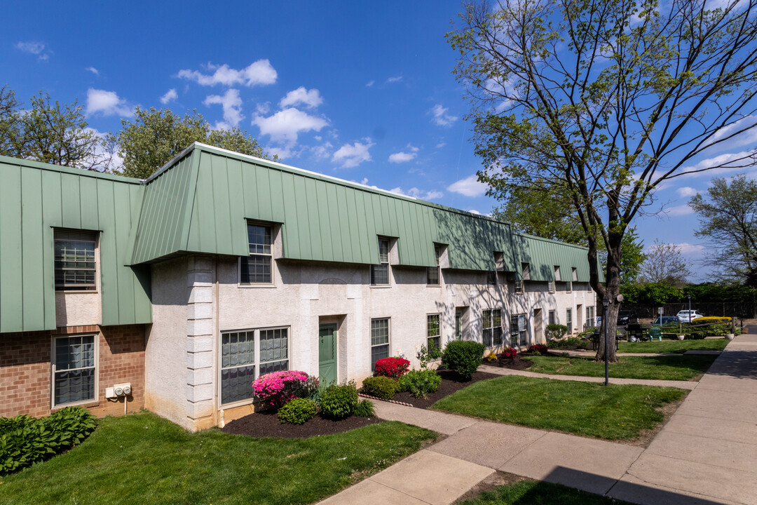 Huntingdon Hills Condominiums in Philadelphia, PA - Building Photo