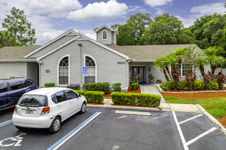 Columbia Arms in Kissimmee, FL - Building Photo - Building Photo