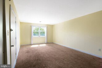 330 Hermitage St in Philadelphia, PA - Building Photo - Building Photo