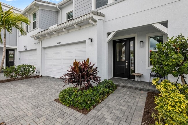 16171 Oakview Dr in Westlake, FL - Foto de edificio - Building Photo