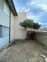 2255 Cahuilla St in Colton, CA - Foto de edificio - Building Photo