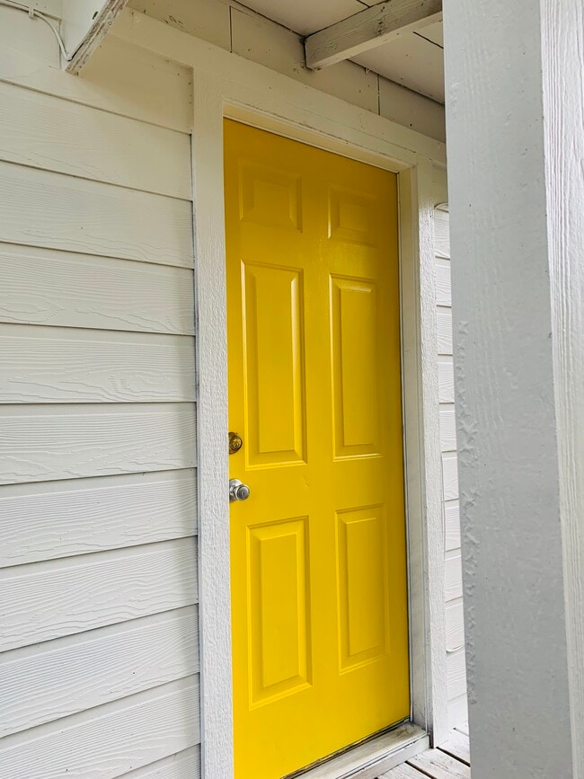 605 W Neil Armstrong Pl in Tishomingo, OK - Building Photo - Building Photo