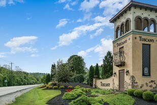 2215 Rolling Hills Dr, Unit 14203 in Covington, KY - Building Photo