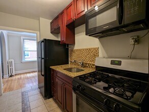 542 W Surf St, Unit 540-N1 in Chicago, IL - Foto de edificio - Building Photo