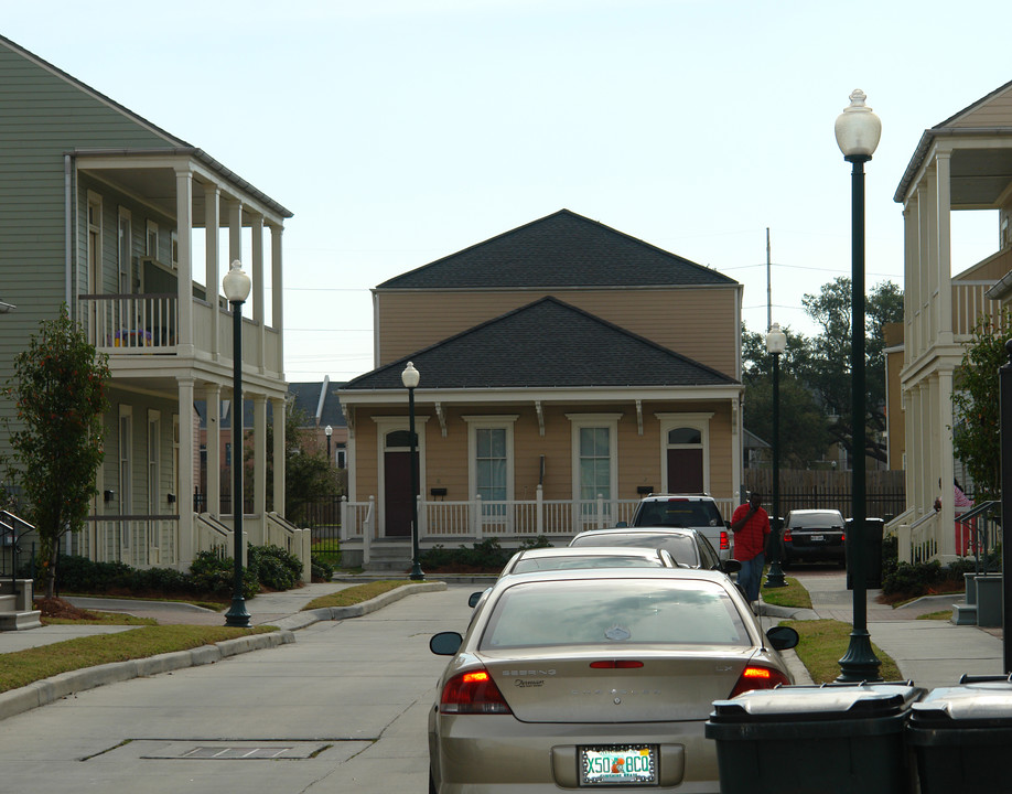 1930 D Annunciation St in New Orleans, LA - Building Photo