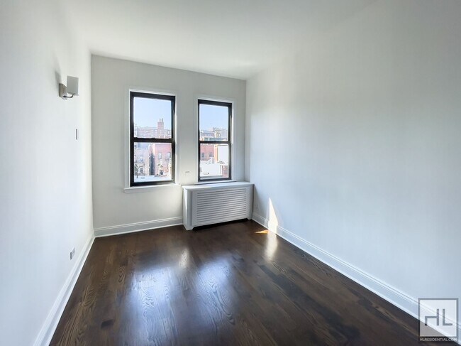 WEST 22 STREET, Unit 7S in New York, NY - Building Photo - Building Photo