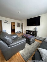 1607 Commonwealth Ave in Boston, MA - Building Photo
