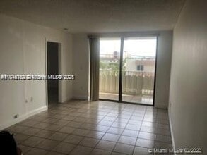 8075 NW 7th St in Miami, FL - Building Photo - Building Photo