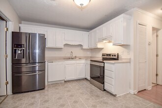 6240 Lucille Dr, Unit E in North Charleston, SC - Building Photo - Building Photo