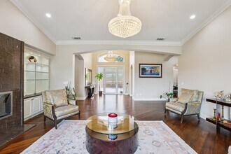 27048 Triumph Ave in Santa Clarita, CA - Foto de edificio - Building Photo