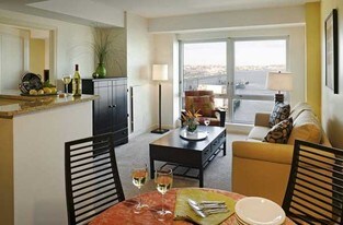 1 Park Ln in Boston, MA - Building Photo